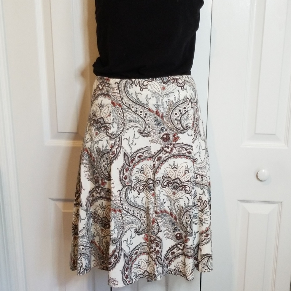 Dressbarn Cream Brown Paisley Round Skirt